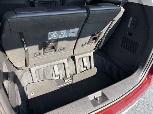 Used 2024 Kia Carnival LX FWD image 16