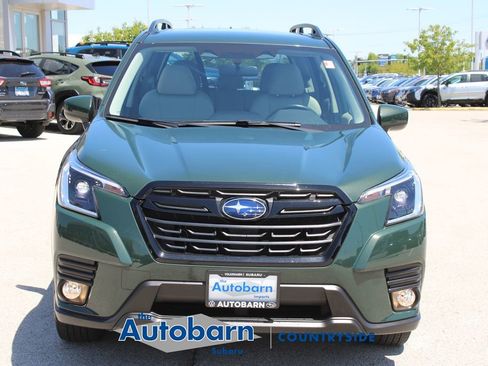 Used 2023 Subaru Forester Premium AWD/4WD image 2