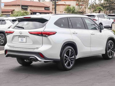 Used 2022 Toyota Highlander XSE FWD image 5