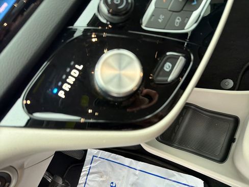 Used 2023 Chrysler Pacifica Touring-L image 22