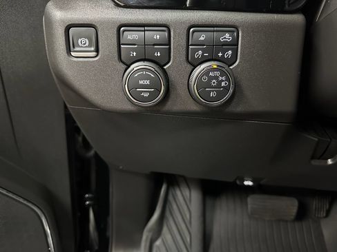 Used 2025 Chevrolet Silverado 1500 LT Trail Boss w/ LT Trail Boss Premium Package AWD/4WD image 33