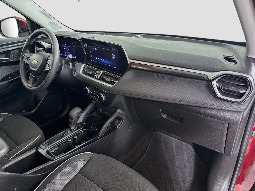 Used 2025 Chevrolet TrailBlazer LT FWD image 27