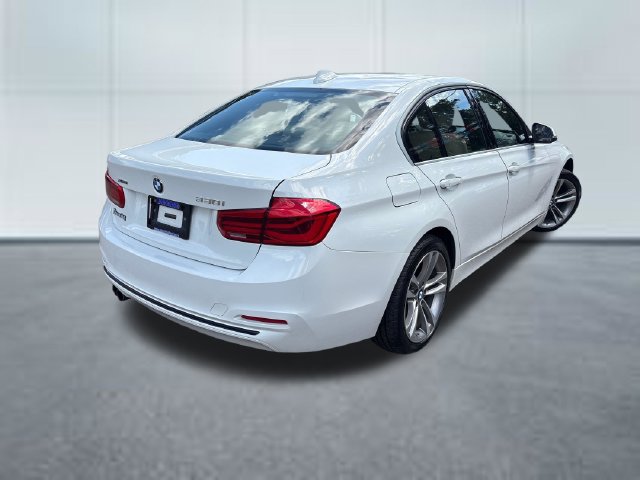 Used 2018 BMW 330i xDrive Sedan AWD/4WD image 4