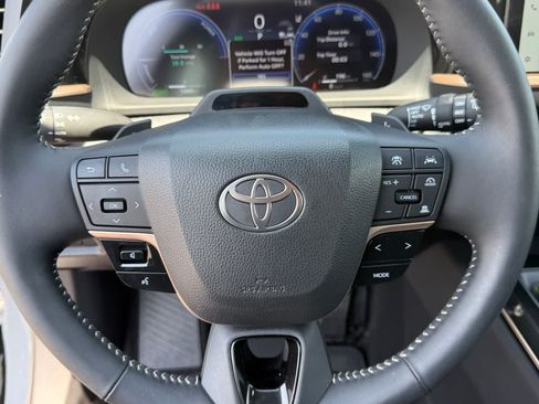 Used 2025 Toyota Crown Signia w/ Advanced Technology Package AWD/4WD image 15