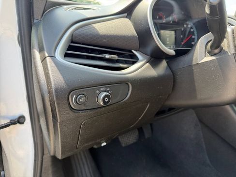 Used 2022 Chevrolet Malibu LT FWD image 19