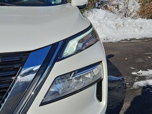 Certified 2023 Nissan Rogue SV w/ SV Premium Package image 9