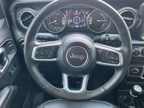 Used 2023 Jeep Wrangler Unlimited Sahara w/ Cold Weather Group AWD/4WD image 8