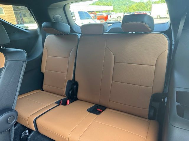 New 2027 Chevrolet Traverse Z71 w/ Enhanced Driving Package AWD/4WD image 24