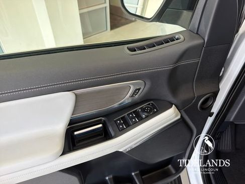 Certified 2025 Ford Expedition Platinum AWD/4WD image 15