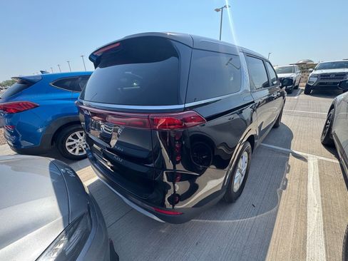 Certified 2022 Kia Carnival LX FWD image 4