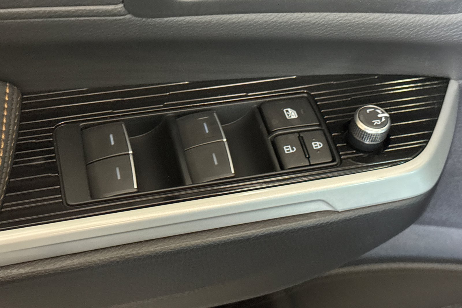 New 2026 Toyota Sienna XLE Woodland Edition AWD/4WD image 12