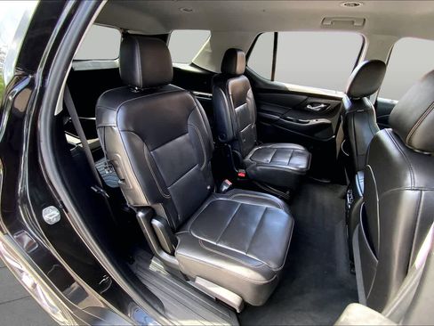 Used 2021 Chevrolet Traverse LT w/ LT Premium Package FWD image 20