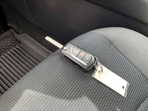 Used 2021 Toyota RAV4 LE image 29