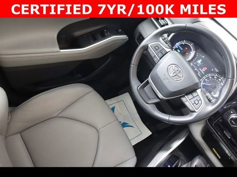 Used 2023 Toyota Highlander XLE image 18