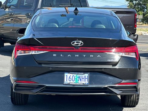 Used 2022 Hyundai Elantra Limited w/ Cargo Package FWD image 5