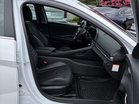 Used 2025 Hyundai Elantra Limited FWD image 19