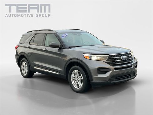 Used 2023 Ford Explorer XLT image 1