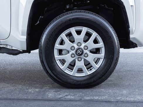 Used 2025 Toyota Tacoma SR5 image 4