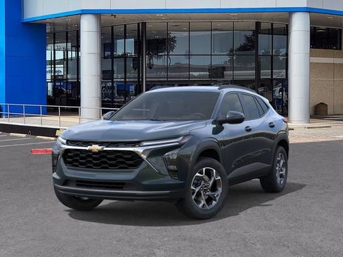 New 2026 Chevrolet Trax LT w/ LT Convenience Package FWD image 6