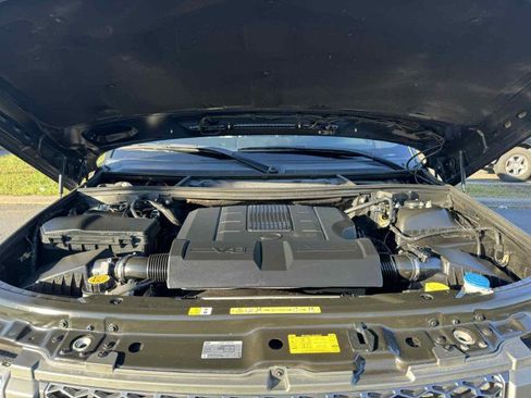 Used 2011 Land Rover Range Rover HSE image 21