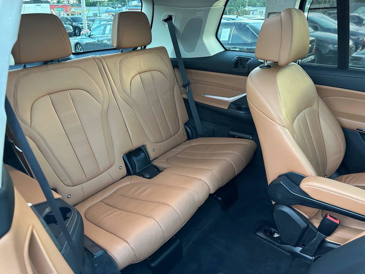 Used 2020 BMW X7 xDrive40i w/ Premium Package AWD/4WD image 39