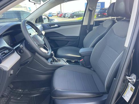 Certified 2022 Volkswagen Taos SE image 18