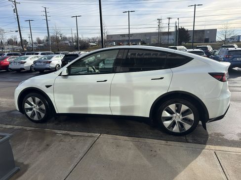 Used 2023 Tesla Model Y Long Range image 6