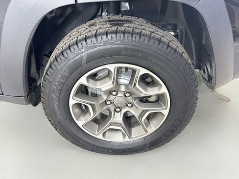 Used 2020 Jeep Cherokee Trailhawk w/ Technology Group image 29