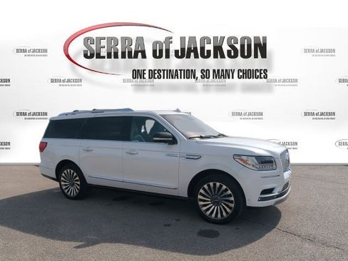 Used 2018 Lincoln Navigator L Reserve w/ Technology Package image 9