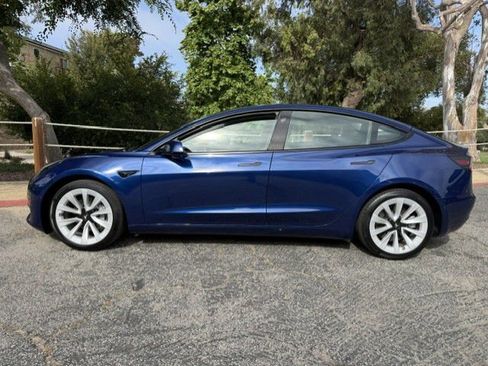 Used 2022 Tesla Model 3 Standard Range RWD image 3