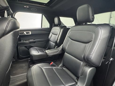 Used 2020 Ford Explorer XLT w/ Equipment Group 202A AWD/4WD image 41