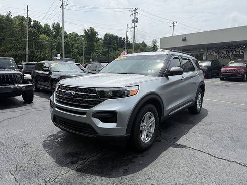 Used 2021 Ford Explorer XLT w/ Class III Trailer Tow Package AWD/4WD image 3