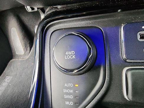 Used 2018 Jeep Compass Limited AWD/4WD image 23
