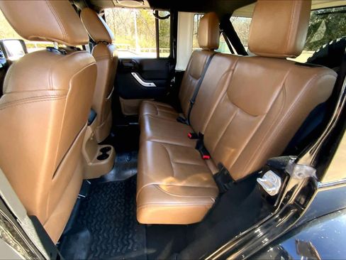 Used 2014 Jeep Wrangler Unlimited Rubicon w/ Connectivity Group image 20