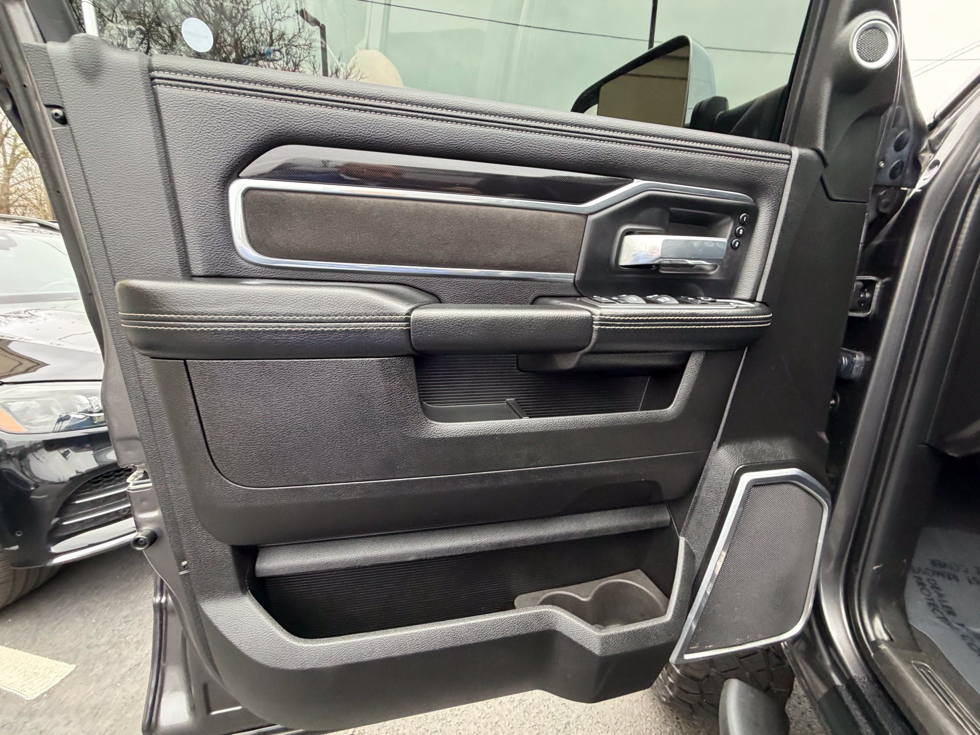 Used 2022 RAM 3500 Laramie AWD/4WD image 22