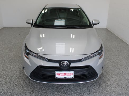 Used 2025 Toyota Corolla LE FWD image 3
