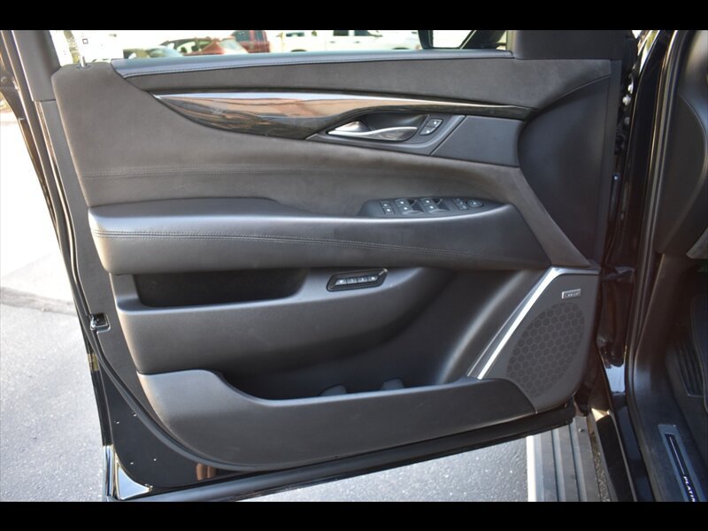 Used 2017 Cadillac Escalade Platinum AWD/4WD image 17