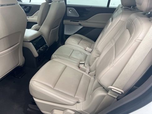 Used 2023 Lincoln Aviator Reserve w/ Equipment Group 201A image 11