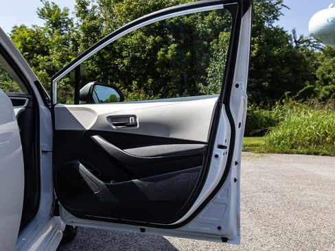 Used 2023 Toyota Corolla LE image 21