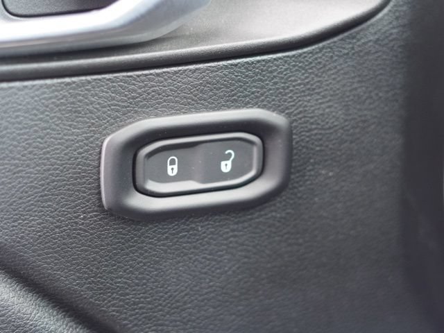 Used 2022 Jeep Wrangler Sport AWD/4WD image 35