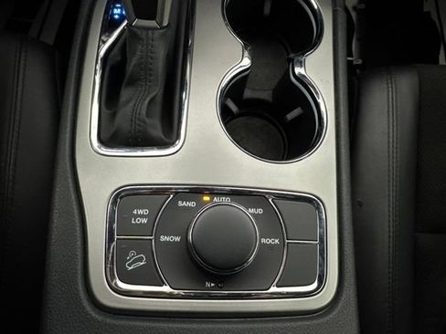 Used 2020 Jeep Grand Cherokee Laredo w/ Quick Order Package 2BN North AWD/4WD image 17