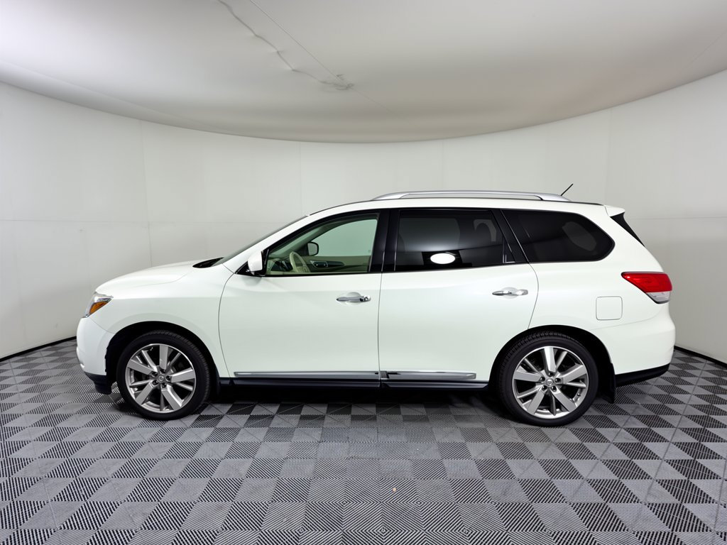 Used 2015 Nissan Pathfinder Platinum FWD image 2
