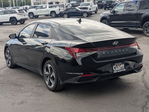 Used 2023 Hyundai Elantra SEL w/ Convenience Package FWD image 8