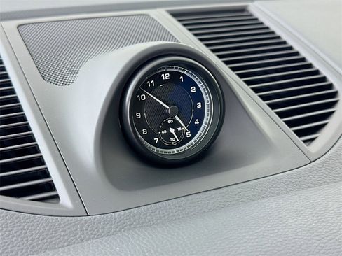 Certified 2025 Porsche Macan image 17