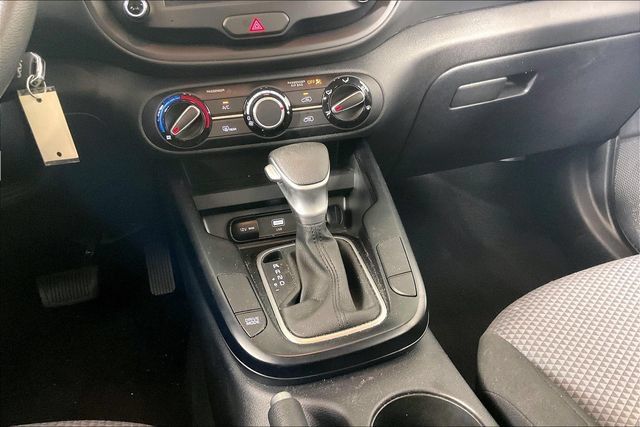 Used 2025 Kia Soul LX w/ LX Technology Package FWD image 6
