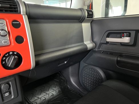 Used 2013 Toyota FJ Cruiser 4WD image 14