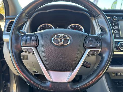 Used 2017 Toyota Highlander Limited AWD/4WD image 28