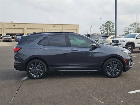 Used 2022 Chevrolet Equinox RS image 9