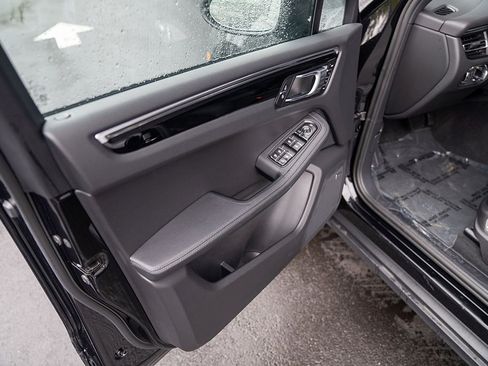 Certified 2026 Porsche Macan AWD/4WD image 16