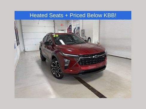 Used 2025 Chevrolet Trax RS w/ Driver Confidence Package FWD image 1